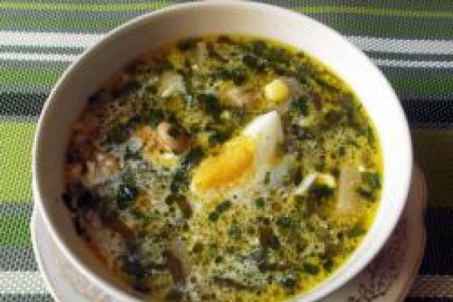 Диетический суп с крапивой и яйцом