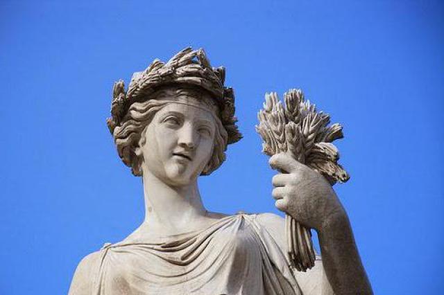Церера, богиня на произхода на живота и покровителка на плодородието